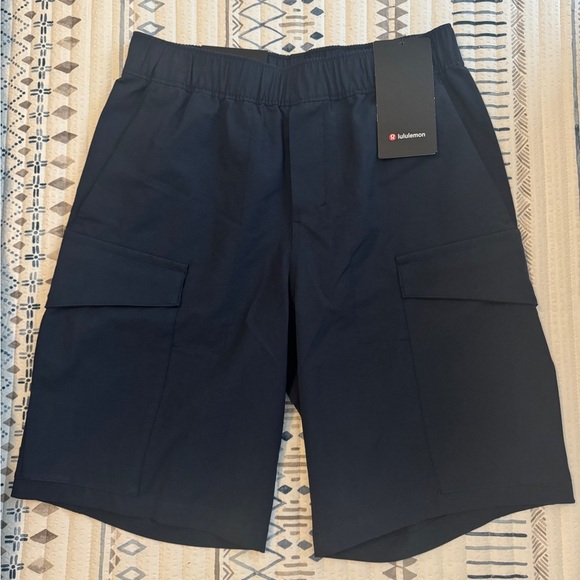 Lululemon VersaTwill Cargo Pocket Short in True Navy - Picture 8 of 9